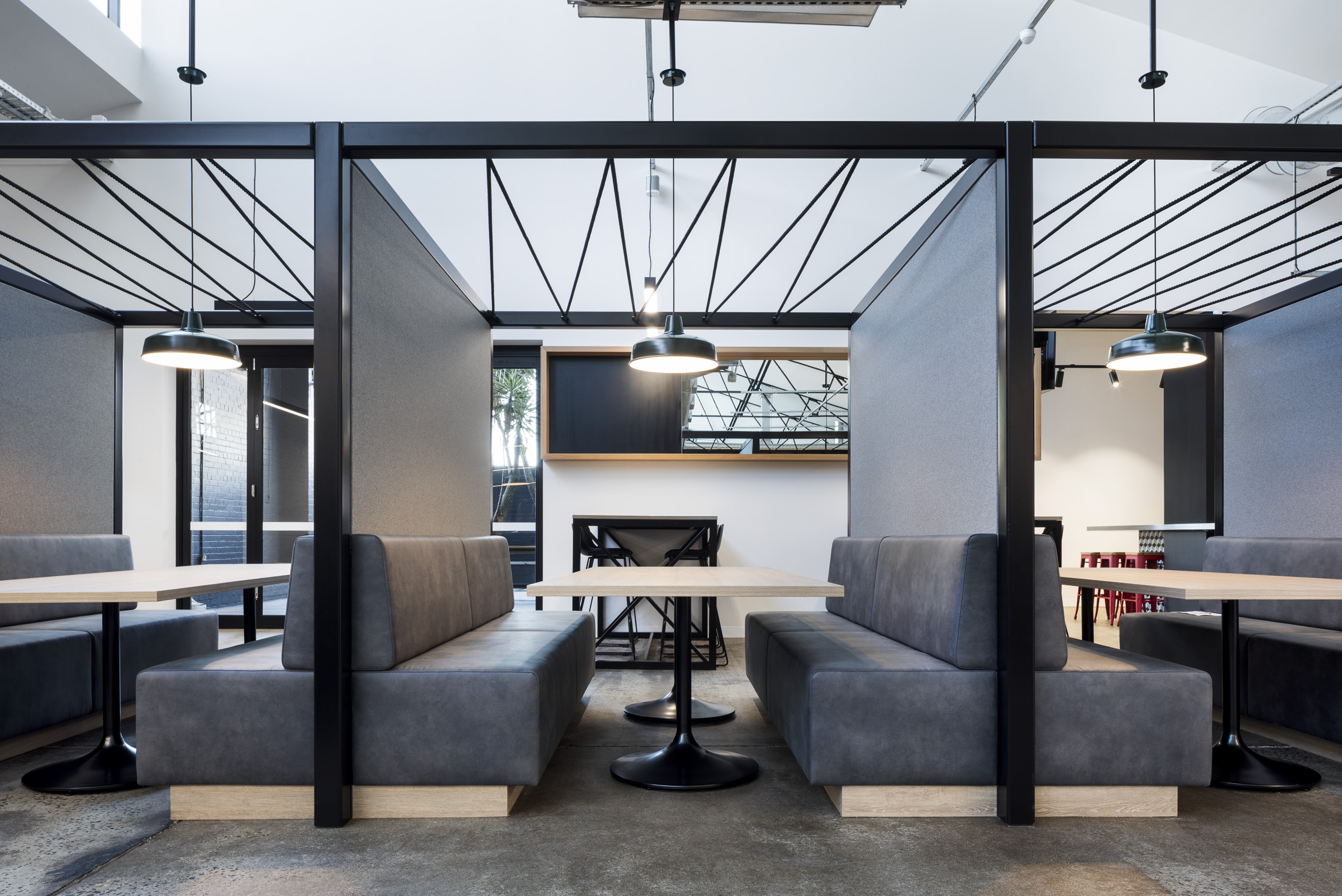 2XU Office Space